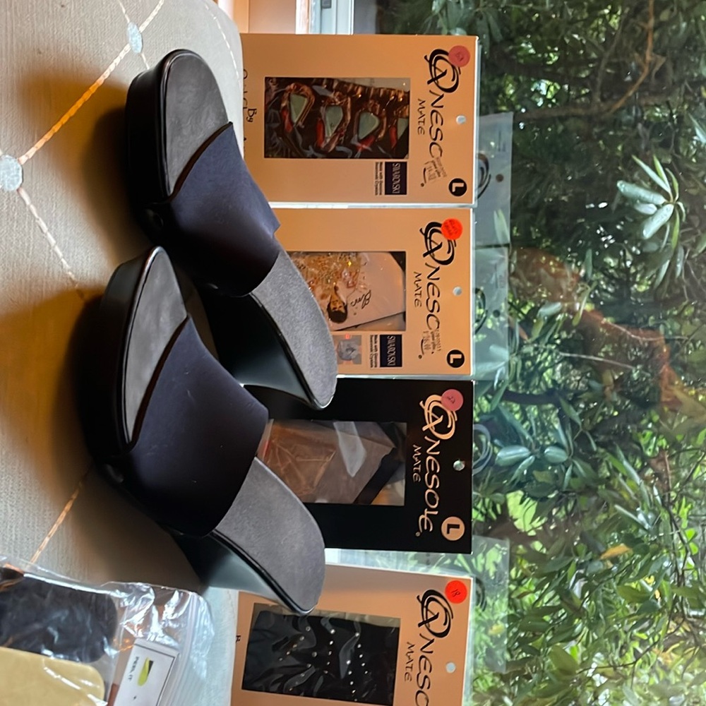 OneSole Traveler Soft Step Interchangeable Sandal 2.5” heel, 5 pair snap-on tops